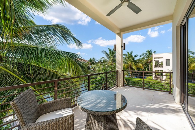 CYPRESS POINTE NORTH STAND ALONE RESIDENCE IN  CRYSTAL HARBOUR