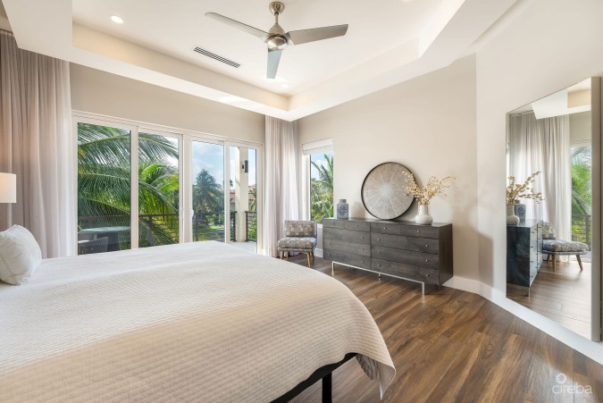 CYPRESS POINTE NORTH STAND ALONE RESIDENCE IN  CRYSTAL HARBOUR