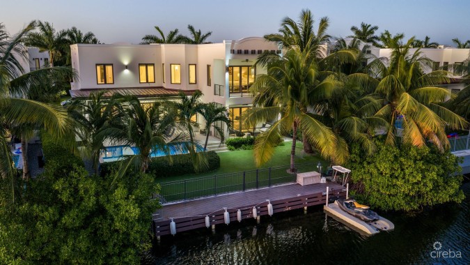 CYPRESS POINTE NORTH STAND ALONE RESIDENCE IN  CRYSTAL HARBOUR