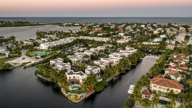 CYPRESS POINTE NORTH STAND ALONE RESIDENCE IN  CRYSTAL HARBOUR