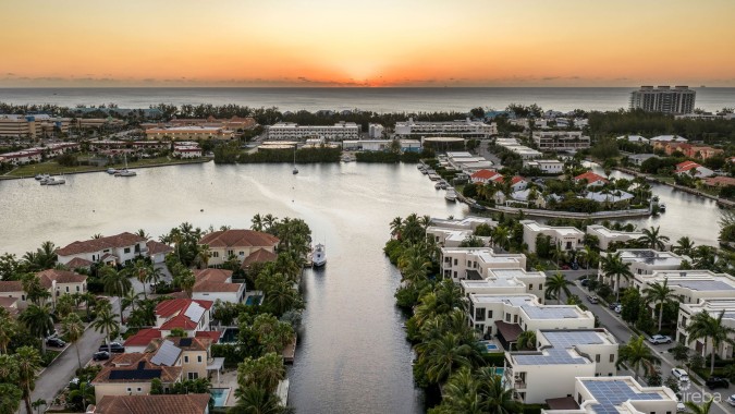 CYPRESS POINTE NORTH STAND ALONE RESIDENCE IN  CRYSTAL HARBOUR