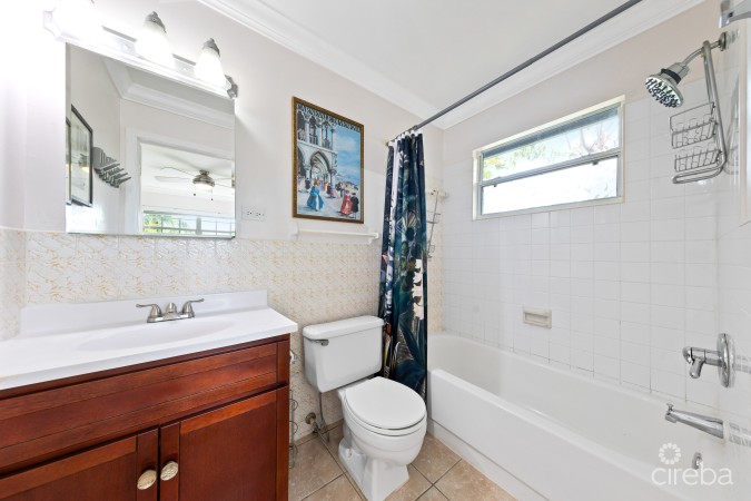 STARLET CRESCENT DUPLEX, WEST BAY