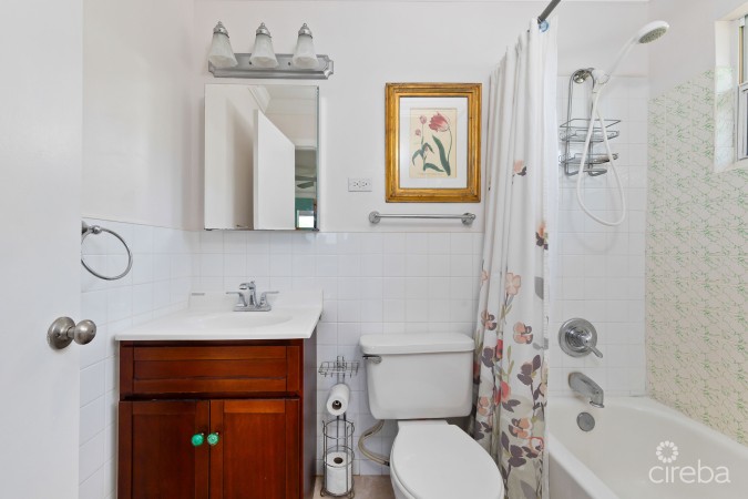 STARLET CRESCENT DUPLEX, WEST BAY