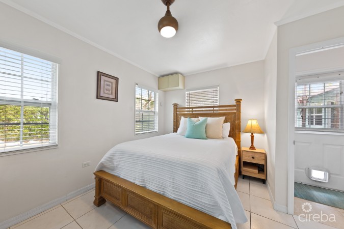 STARLET CRESCENT DUPLEX, WEST BAY