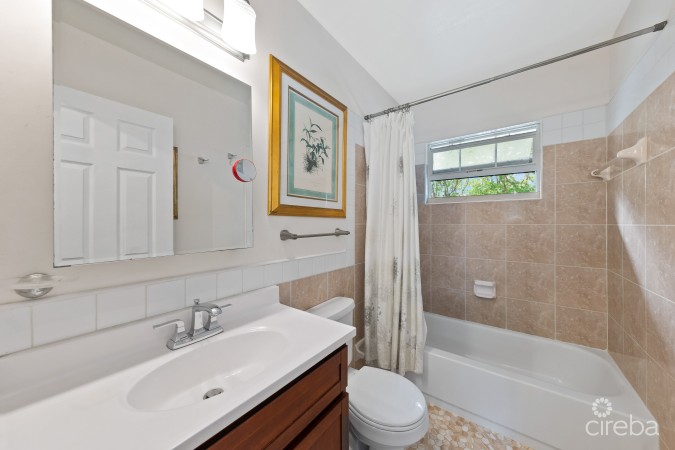 STARLET CRESCENT DUPLEX, WEST BAY