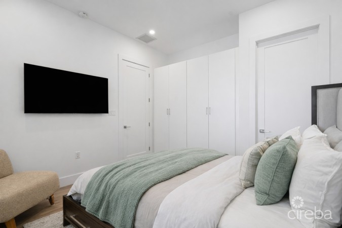 AURA PENTHOUSE #404