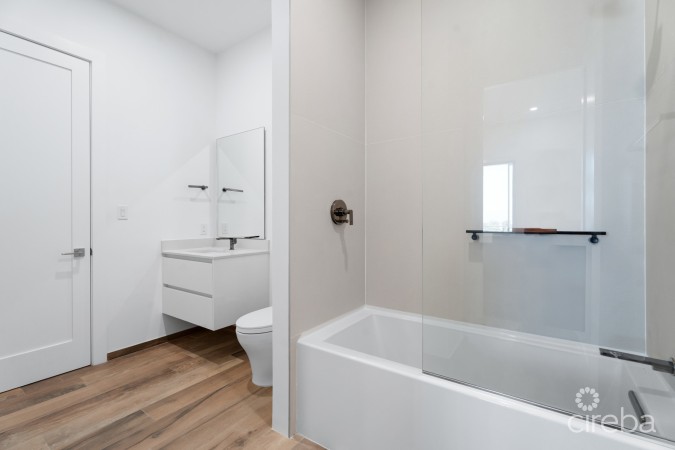AURA PENTHOUSE #404