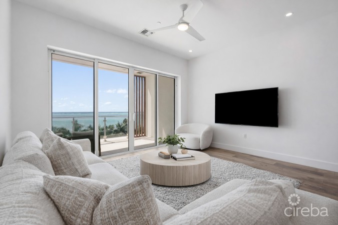 AURA PENTHOUSE #404