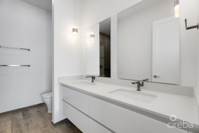 AURA PENTHOUSE #404