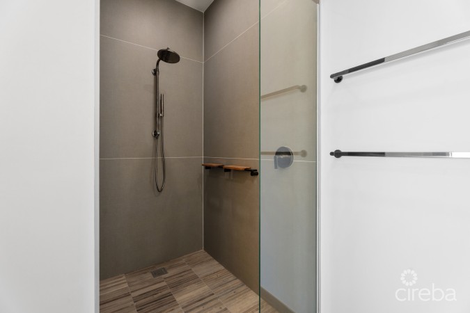 AURA PENTHOUSE #404