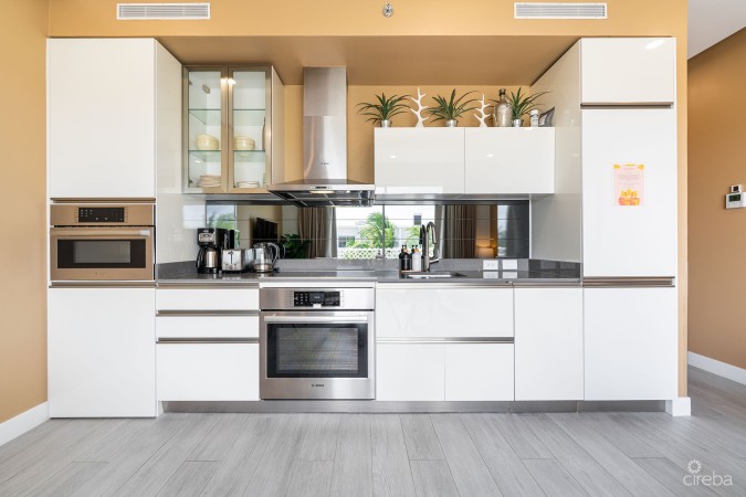 PRIME 1-BED CONDO AT THE GROVE | STEPS TO SMB & RESORT-STYLE LIVING