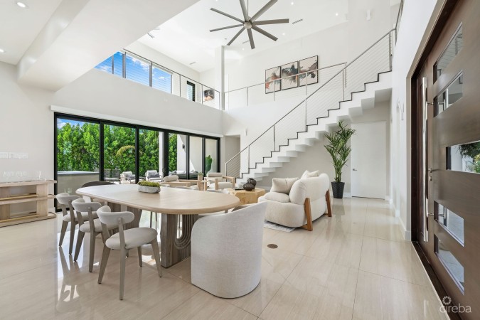 DAUM QUAY 12, CRYSTAL HARBOUR CANAL FRONT HOME