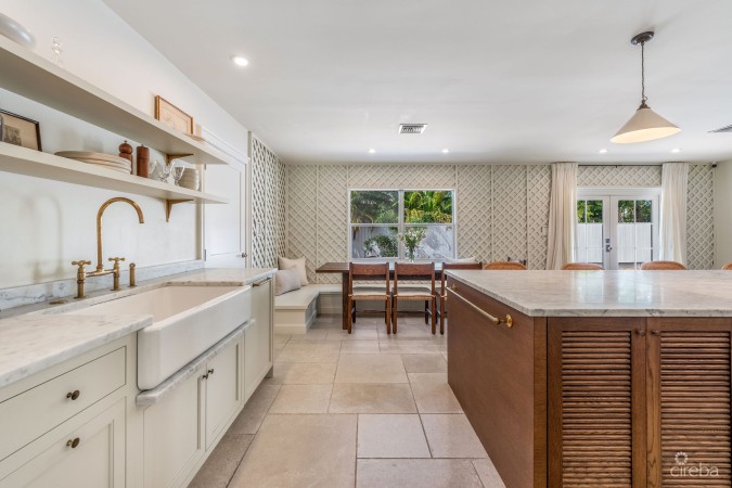 SNUG HARBOUR DESIGNER RENOVATED 4 BEDROOM HOME