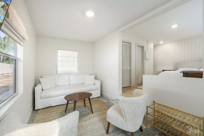 SNUG HARBOUR DESIGNER RENOVATED 4 BEDROOM HOME