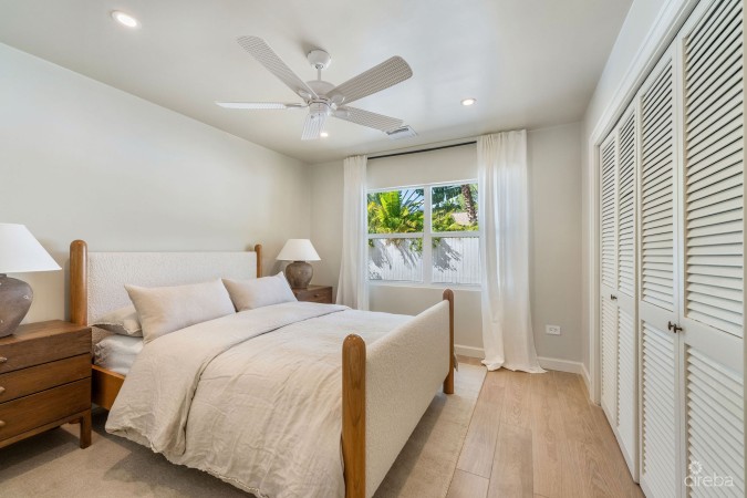 SNUG HARBOUR DESIGNER RENOVATED 4 BEDROOM HOME