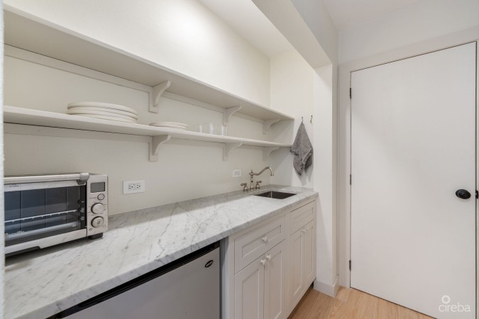 SNUG HARBOUR DESIGNER RENOVATED 4 BEDROOM HOME