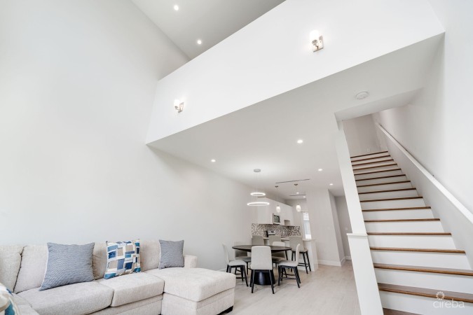 SPACIOUS & MODERN 3 BR TOWNHOME - EXCELLENT LOCATION!