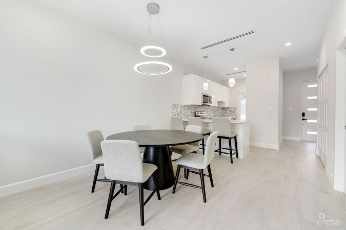 SPACIOUS & MODERN 3 BR TOWNHOME - EXCELLENT LOCATION!