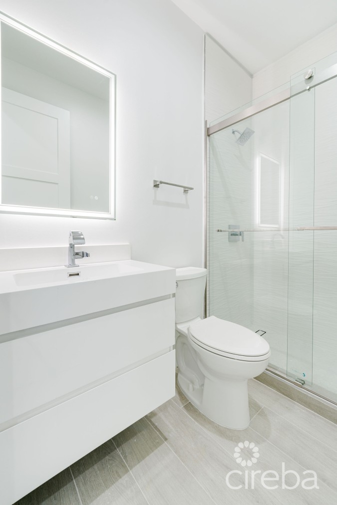 SPACIOUS & MODERN 3 BR TOWNHOME - EXCELLENT LOCATION!