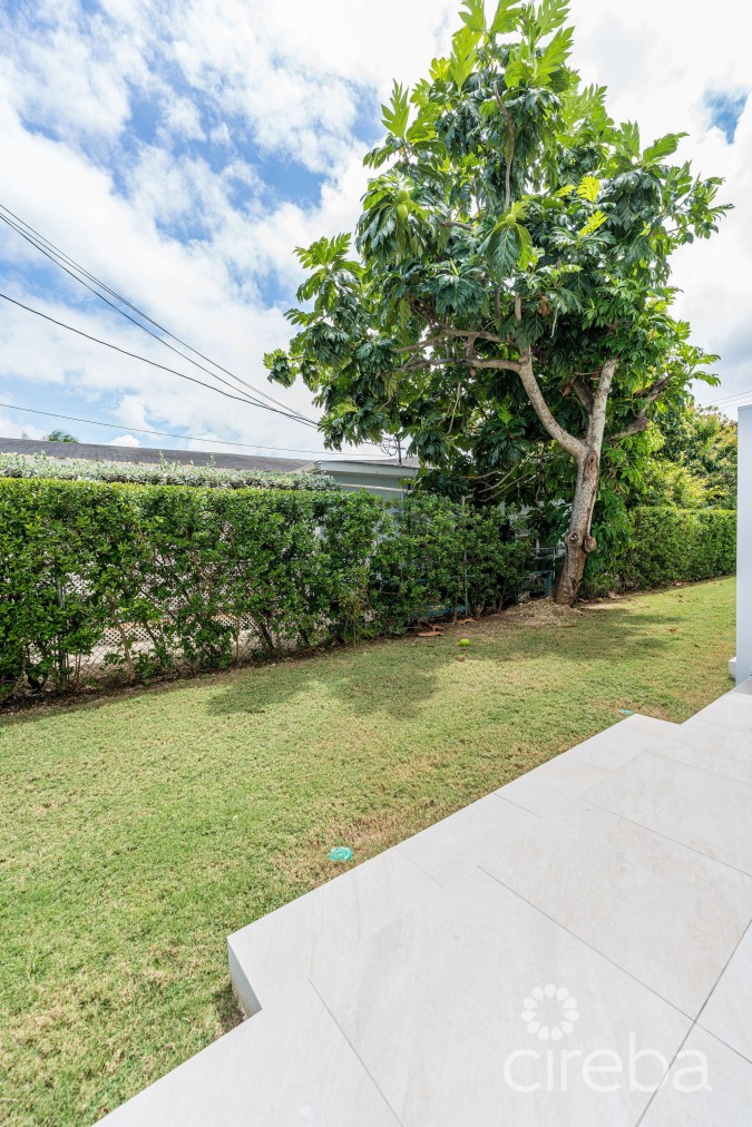 SPACIOUS & MODERN 3 BR TOWNHOME - EXCELLENT LOCATION!