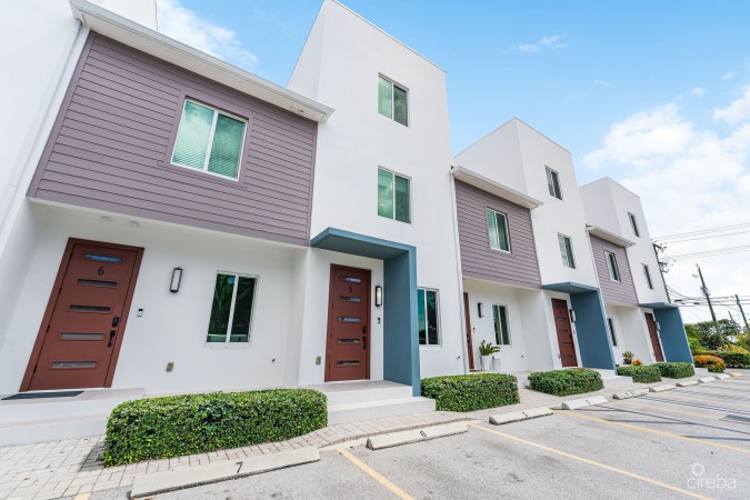 SPACIOUS & MODERN 3 BR TOWNHOME - EXCELLENT LOCATION!