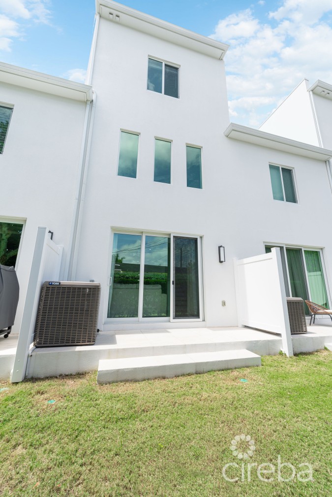 SPACIOUS & MODERN 3 BR TOWNHOME - EXCELLENT LOCATION!