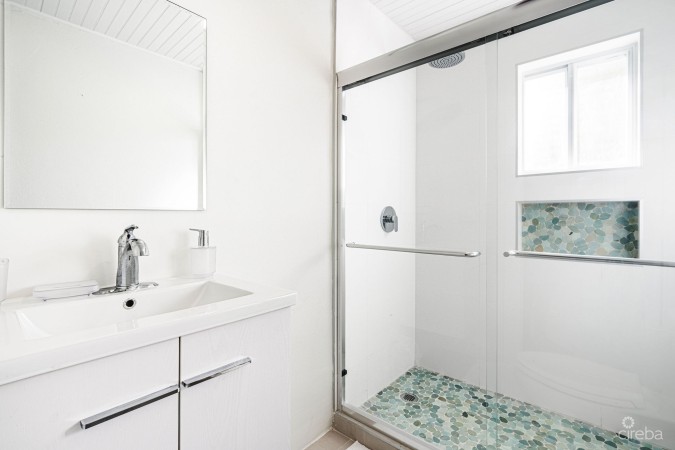 CHARMING OCEANVIEW COTTAGE EXPANSIVE 0.89 ACRE LOT