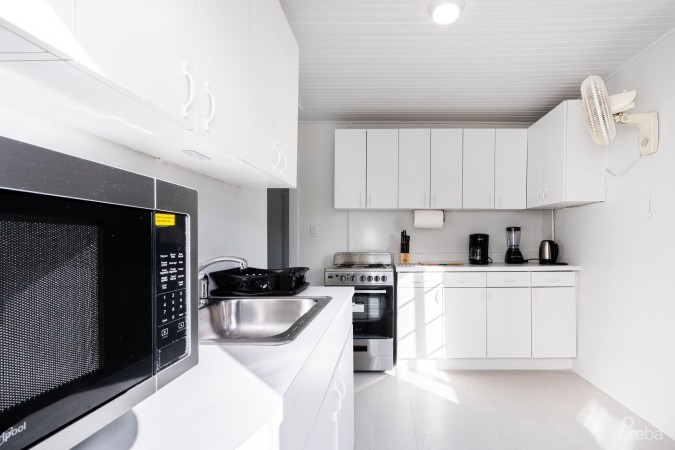 CHARMING OCEANVIEW COTTAGE EXPANSIVE 0.89 ACRE LOT