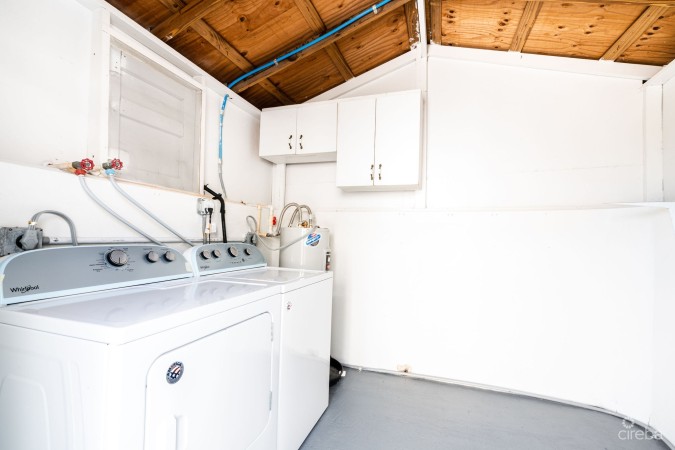 CHARMING OCEANVIEW COTTAGE EXPANSIVE 0.89 ACRE LOT