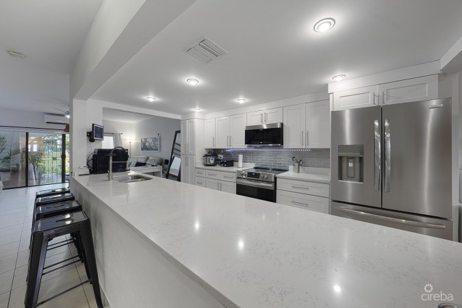 LIME TREE BAY TOWNHOUSE 2 BED 2.5 BATH SMB CORRIDOR