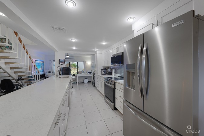 LIME TREE BAY TOWNHOUSE 2 BED 2.5 BATH SMB CORRIDOR