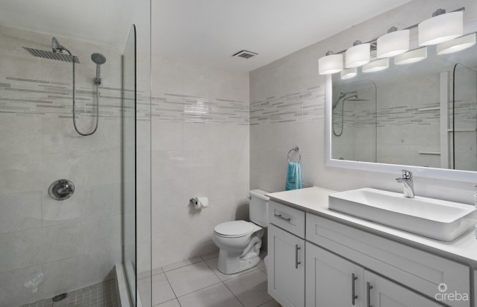 LIME TREE BAY TOWNHOUSE 2 BED 2.5 BATH SMB CORRIDOR