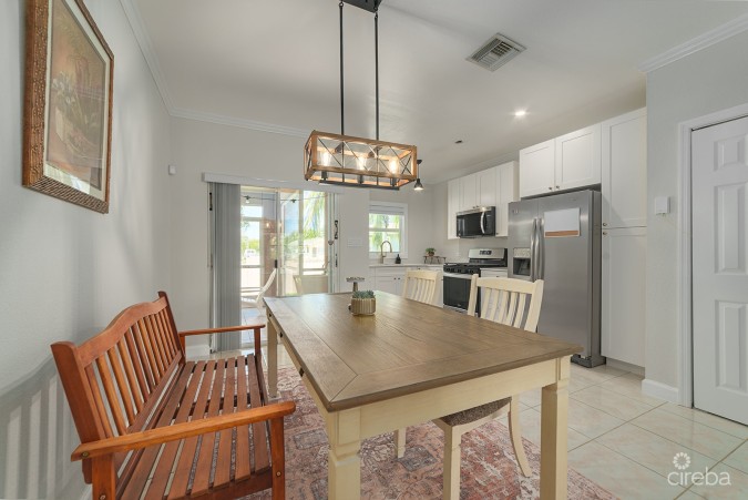 FULLY REMODELED 3 BEDROOM TOWNHOME IN PARK TRACE