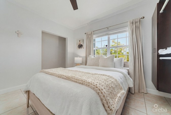 FULLY REMODELED 3 BEDROOM TOWNHOME IN PARK TRACE
