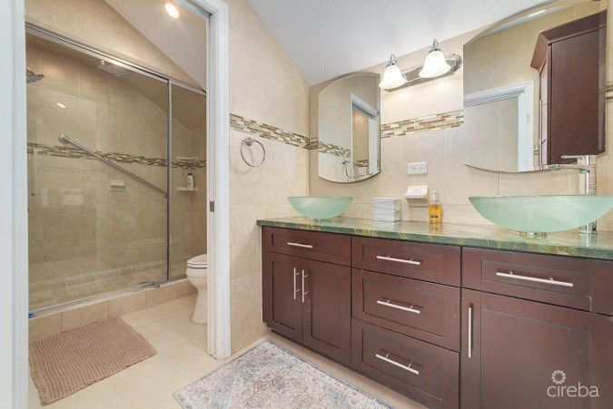FULLY REMODELED 3 BEDROOM TOWNHOME IN PARK TRACE