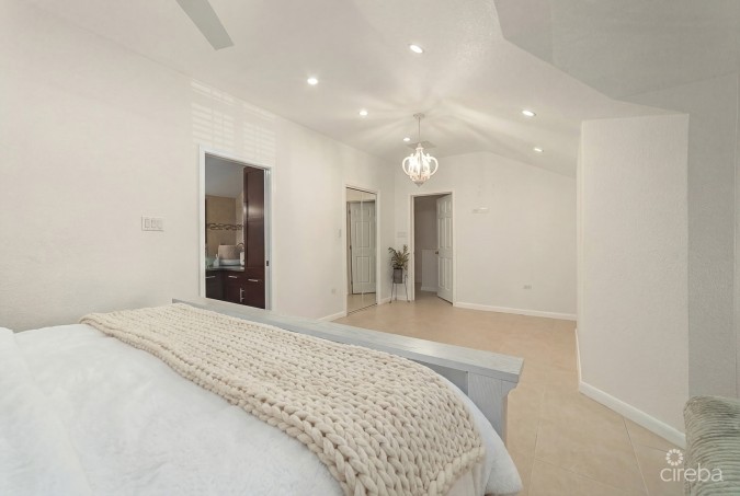 FULLY REMODELED 3 BEDROOM TOWNHOME IN PARK TRACE