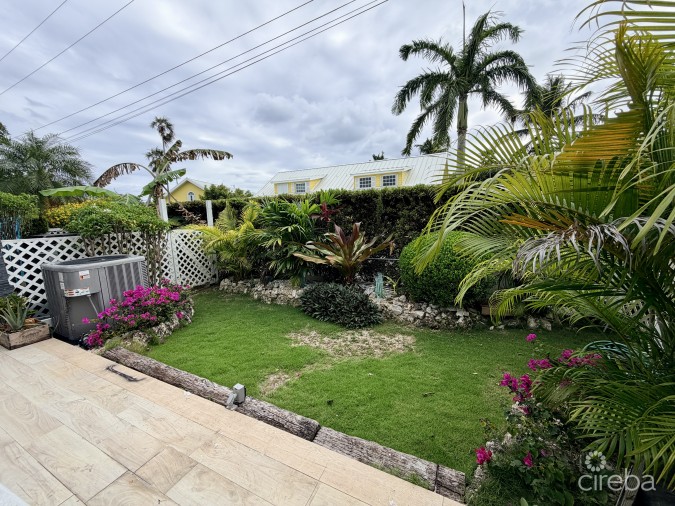 TROPICAL HAVEN - REMODELED 3 BEDROOM CONDO!