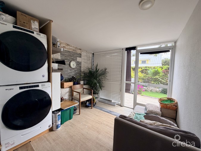 TROPICAL HAVEN - REMODELED 3 BEDROOM CONDO!