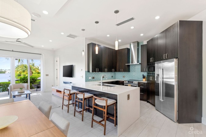 CYPRESS POINTE NORTH 101 - CANAL FRONT CRYSTAL HARBOUR