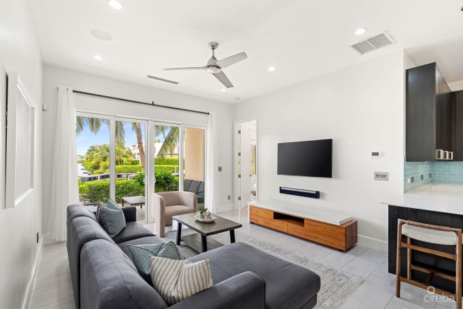 CYPRESS POINTE NORTH 101 - CANAL FRONT CRYSTAL HARBOUR