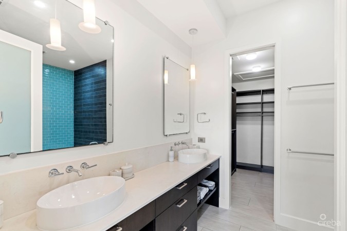 CYPRESS POINTE NORTH 101 - CANAL FRONT CRYSTAL HARBOUR