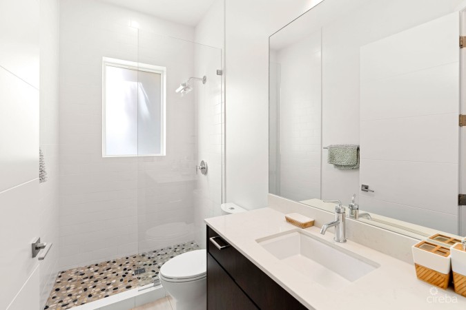 CYPRESS POINTE NORTH 101 - CANAL FRONT CRYSTAL HARBOUR