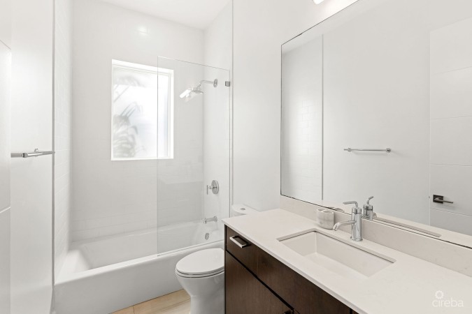 CYPRESS POINTE NORTH 101 - CANAL FRONT CRYSTAL HARBOUR