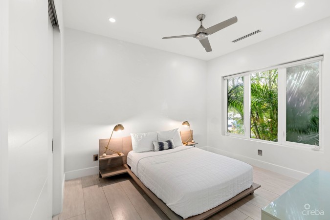 CYPRESS POINTE NORTH 101 - CANAL FRONT CRYSTAL HARBOUR