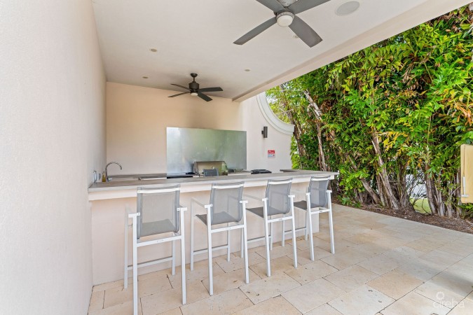 CYPRESS POINTE NORTH 101 - CANAL FRONT CRYSTAL HARBOUR