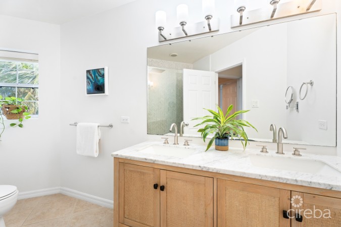 CAYMAN CROSSING 33, BEAUTIFULLY RENOVATED TOWNHOME