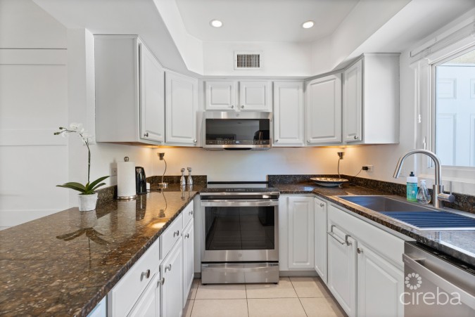 PIRATES LAIR 10 - SOUTH SOUND OCEANFRONT TOWNHOME