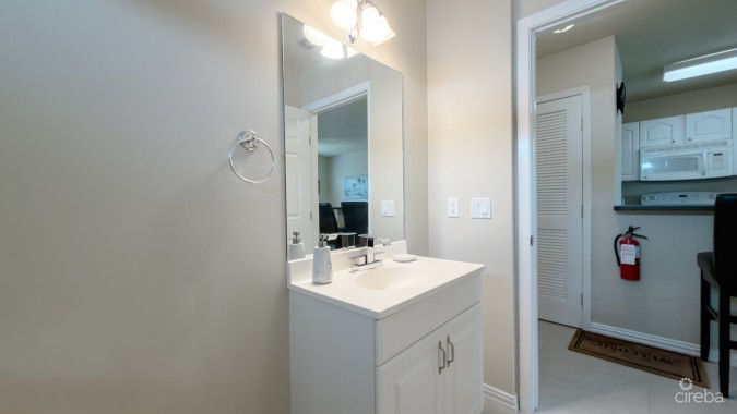 LAKESIDE 1 BED CONDO