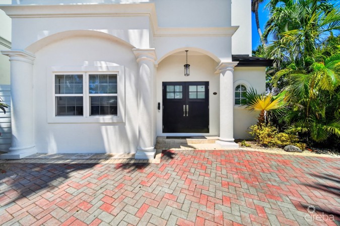 PALACADES VILLA 1 ON PROSPECT POINT