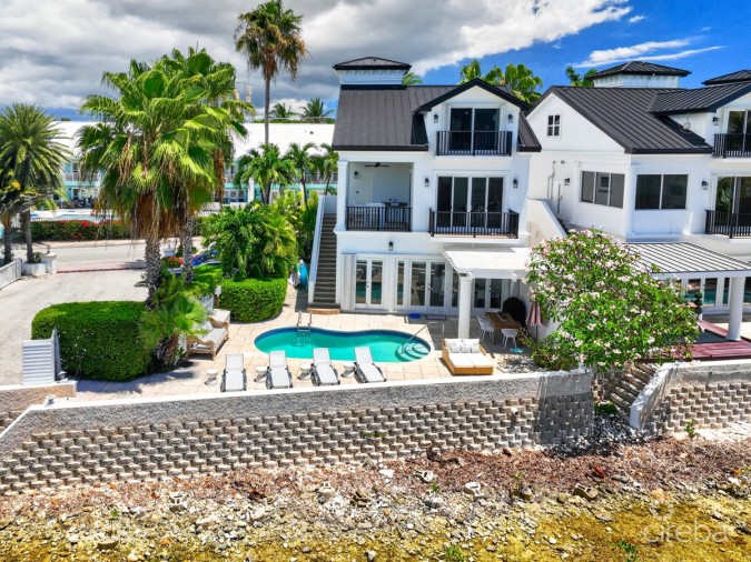 PALACADES VILLA 1 ON PROSPECT POINT